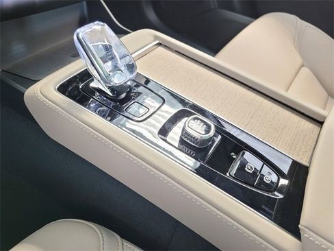 New 2026 Volvo XC90 B6 Plus w/ Protection Package Premier image 20