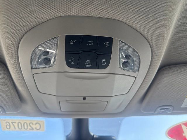 Used 2024 Chrysler Pacifica Touring-L FWD image 21