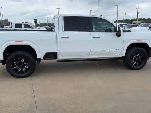 Used 2024 GMC Sierra 2500 Denali Ultimate image 8