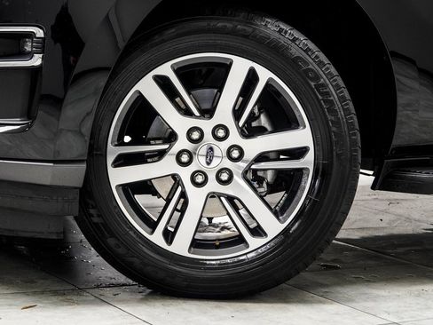 Used 2024 Ford Expedition Max Limited image 3