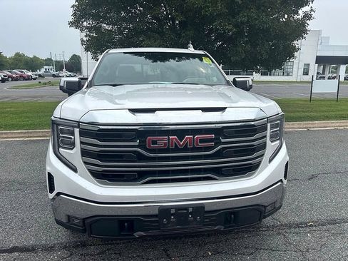 Used 2022 GMC Sierra 1500 SLT w/ SLT Convenience Package AWD/4WD image 2