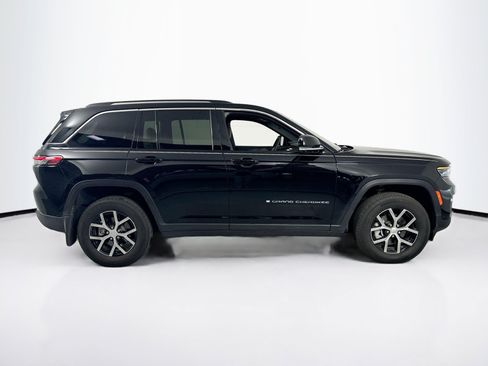 Used 2023 Jeep Grand Cherokee Limited w/ Luxury Tech Group II AWD/4WD image 4