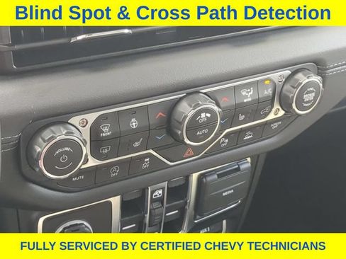 Used 2025 Jeep Gladiator Mojave AWD/4WD image 34