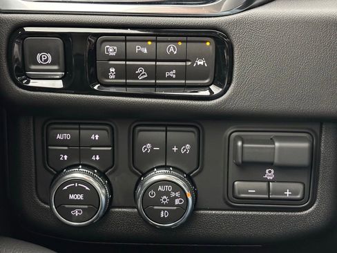 New 2026 GMC Yukon XL Denali w/ Denali Reserve Package image 30