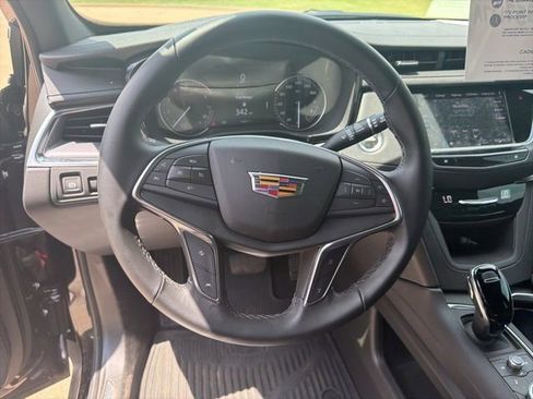 Certified 2025 Cadillac XT5 Luxury FWD image 15