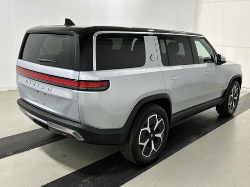Used 2024 Rivian R1S Adventure AWD/4WD image 5