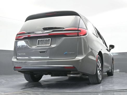 Used 2022 Chrysler Pacifica Touring-L FWD image 63