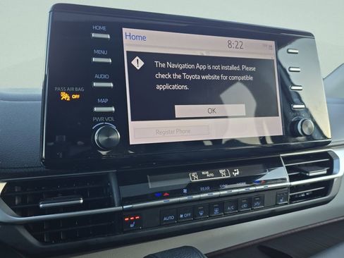 Used 2024 Toyota Sienna XLE image 5