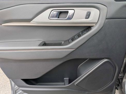 Certified 2025 Ford Explorer Active w/ Active Comfort Package image 17