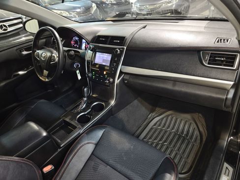 Used 2016 Toyota Camry SE w/ Protection Package (Q2) FWD image 28