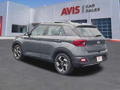 Used 2025 Hyundai Venue SEL FWD image 9