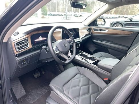 Used 2025 Volkswagen Atlas SE image 10
