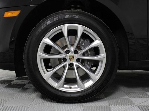 Used 2025 Porsche Macan image 30