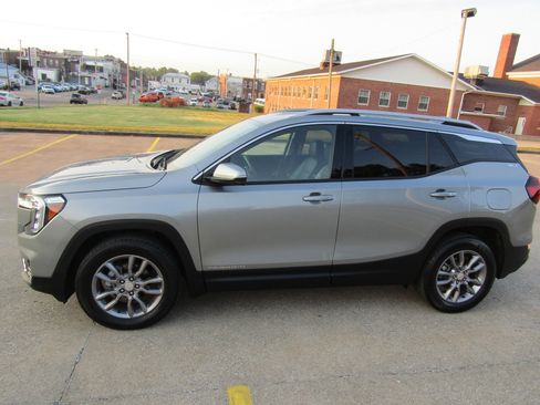 Used 2024 GMC Terrain SLT image 6