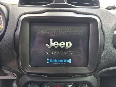Used 2023 Jeep Renegade Altitude image 18