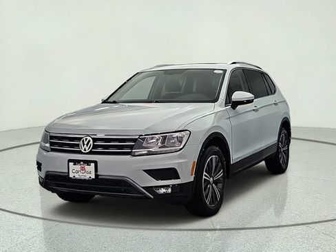 Used 2018 Volkswagen Tiguan SE FWD image 2