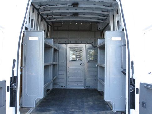 Used 2021 Nissan NV 2500 SV w/ Navigation Package image 18