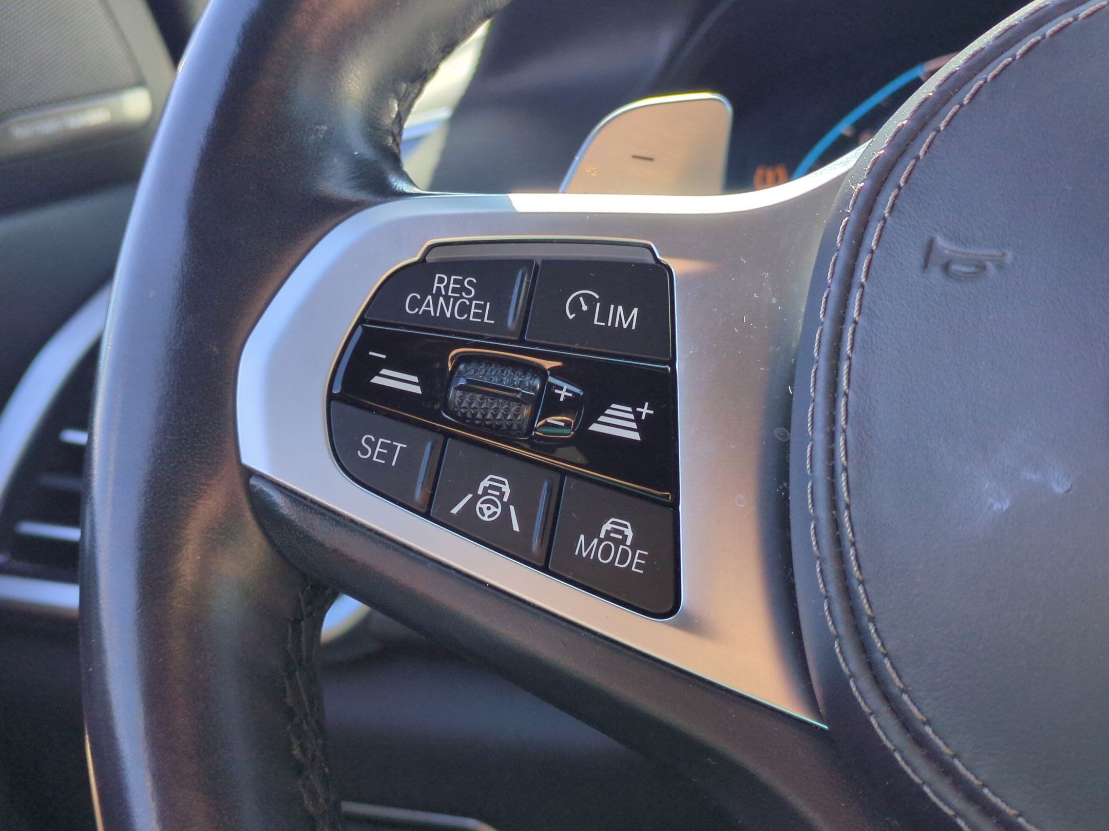 Used 2019 BMW X5 xDrive40i w/ M Sport Package AWD/4WD image 19