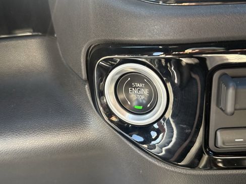 Used 2022 Chevrolet Silverado 1500 ZR2 image 21