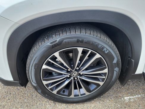 Certified 2024 Toyota Grand Highlander AWD Hybrid image 26