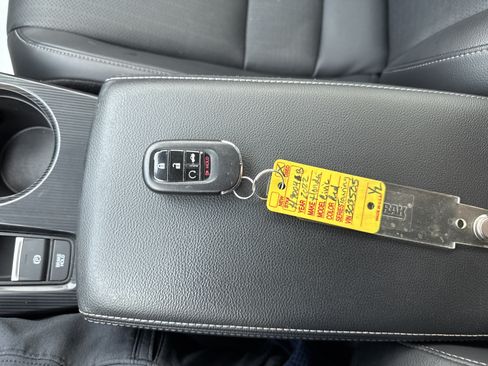 Used 2022 Honda Civic Touring image 29