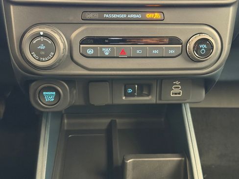 New 2026 Ford Maverick Lariat w/ Black Appearance Package AWD/4WD image 25