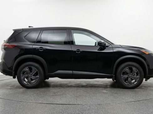 Used 2025 Nissan Rogue SV FWD image 11