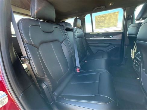 New 2025 Jeep Grand Cherokee Limited w/ Black Appearance Package image 17