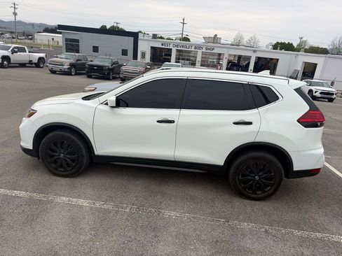 Used 2017 Nissan Rogue S image 3