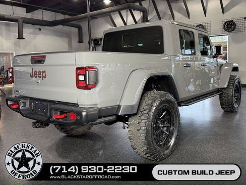 Used 2022 Jeep Gladiator Rubicon w/ LED Lighting Group AWD/4WD image 16