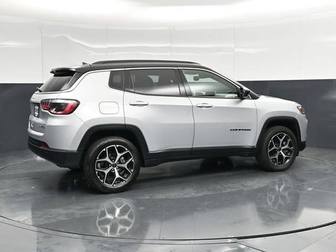 Used 2025 Jeep Compass Limited AWD/4WD image 2