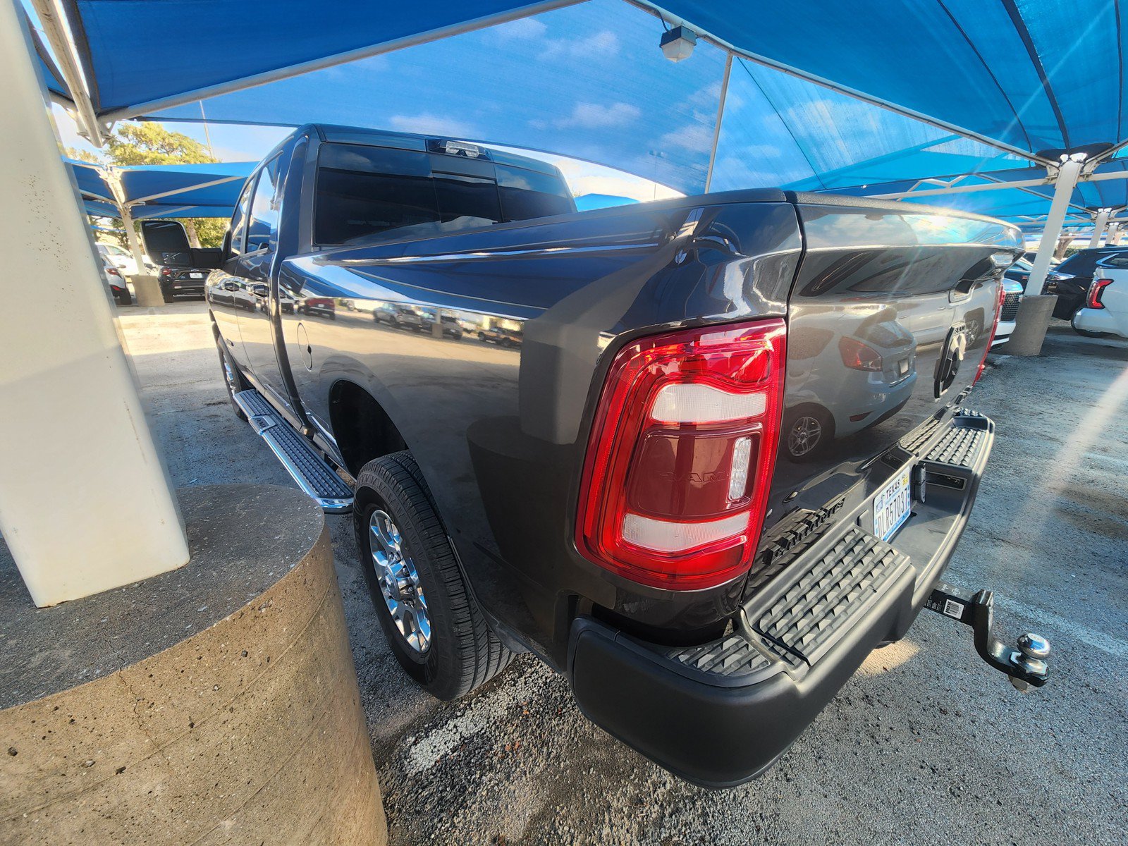 Used 2024 RAM 2500 Laramie AWD/4WD image 3