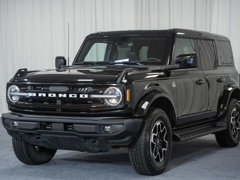 Certified 2025 Ford Bronco Outer Banks AWD/4WD image 3