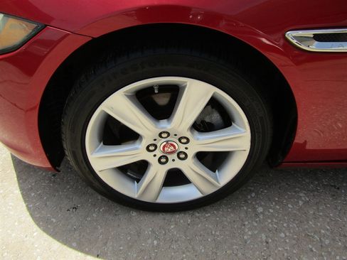 Used 2017 Jaguar XE Prestige RWD image 14