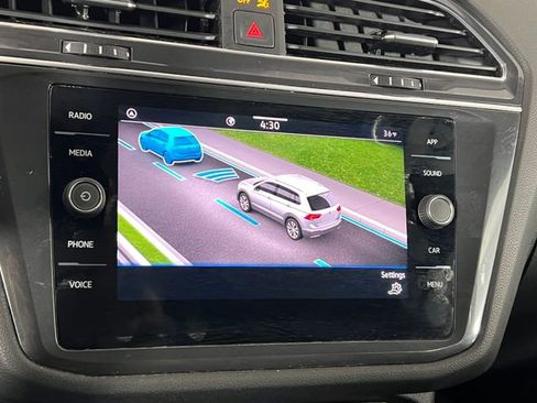 Used 2022 Volkswagen Tiguan SE image 36