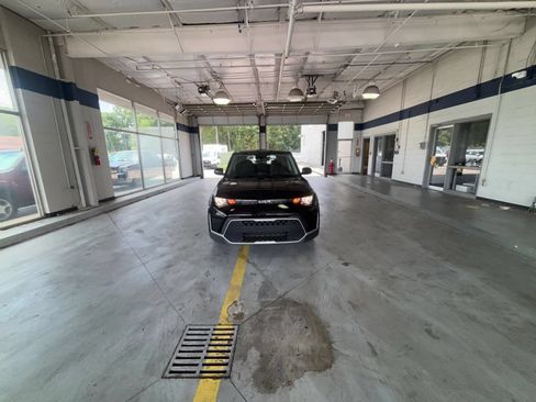 Used 2025 Kia Soul LX w/ LX Technology Package FWD image 16