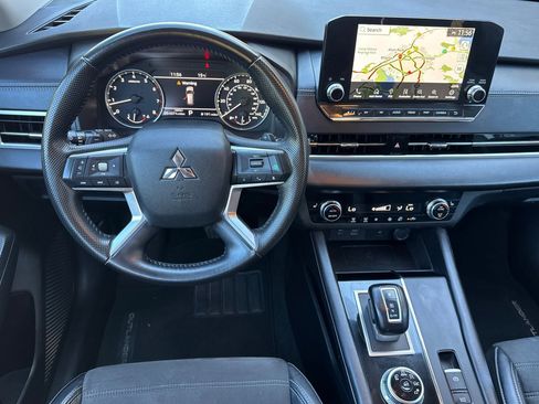 Used 2024 Mitsubishi Outlander SE image 18