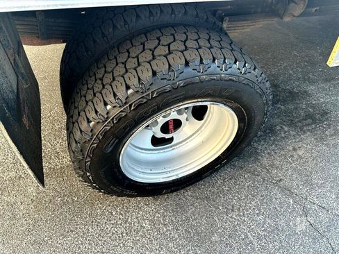 Used 2017 GMC Savana 3500 image 19