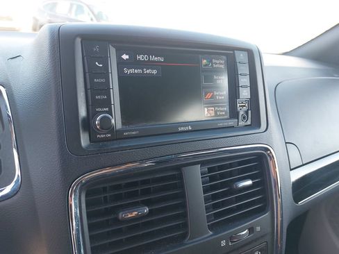 Used 2019 Dodge Grand Caravan SXT FWD image 19