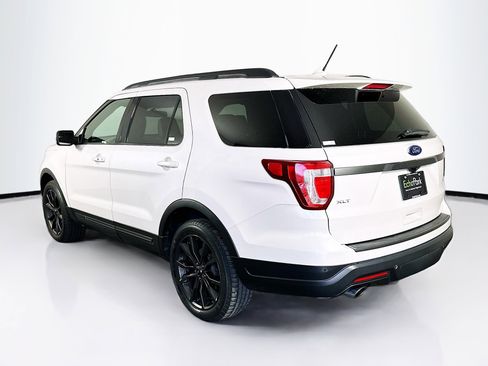 Used 2018 Ford Explorer XLT w/ Equipment Group 202A image 5
