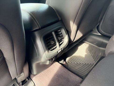 Used 2016 Jeep Cherokee Latitude AWD/4WD image 17