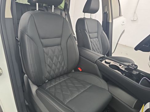 New 2026 Nissan Rogue Platinum w/ Tech Package AWD/4WD image 10