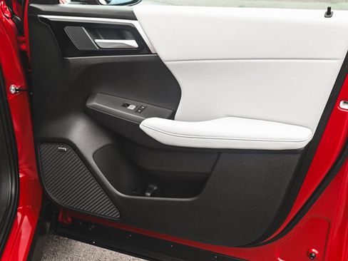 New 2025 Mitsubishi Outlander SE image 9