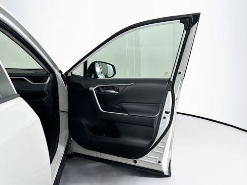 Used 2024 Toyota RAV4 XLE image 30