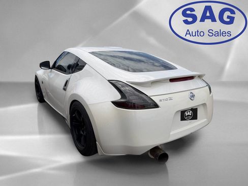Used 2016 Nissan 370Z Coupe RWD image 4