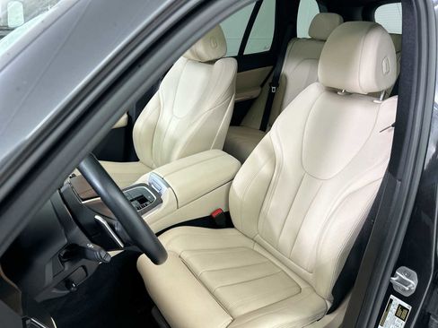 Used 2022 BMW X5 xDrive40i w/ Premium Package image 13
