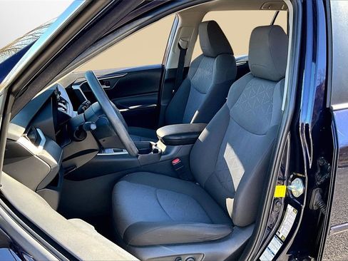 Used 2020 Toyota RAV4 XLE image 19