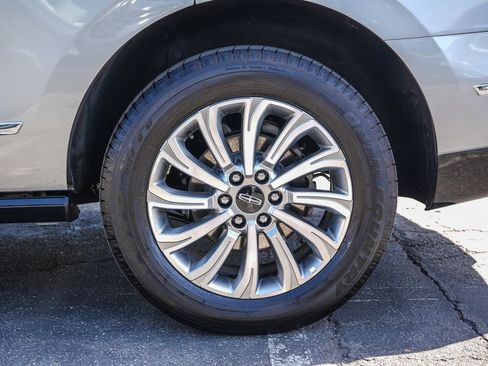 Certified 2024 Lincoln Navigator Premiere AWD/4WD image 13