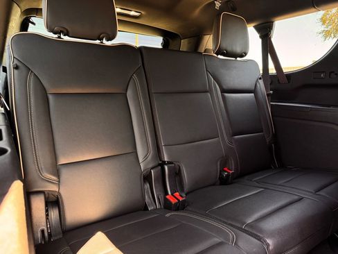 Used 2024 GMC Yukon XL SLT image 34
