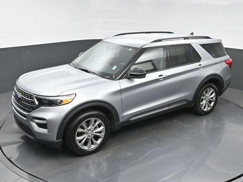 Used 2023 Ford Explorer XLT w/ Equipment Group 202A AWD/4WD image 29